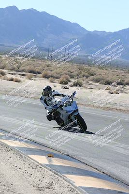 media/Dec-01-2025-Moto Forza (Mon) [[2daa91e15f]]/3-Beginner Group/Session 3 (Turn 16 Inside)/